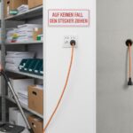 Der Strom, die Steckdose und die Reinigungskraft